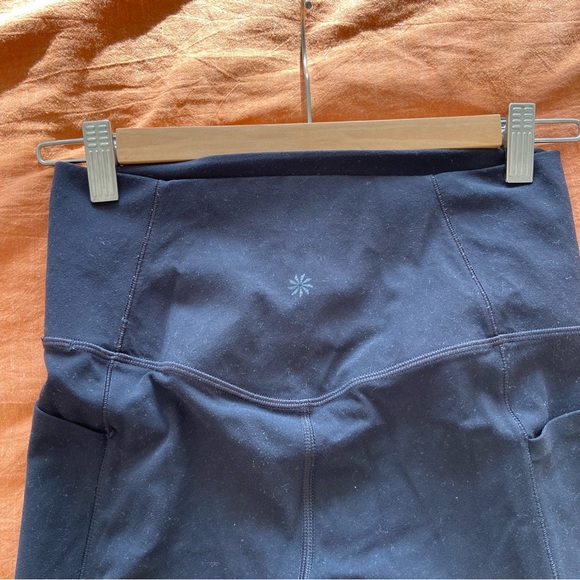 Athleta Salutation Stash Pocket in Powervita high rise capri - Picture 3 of 4